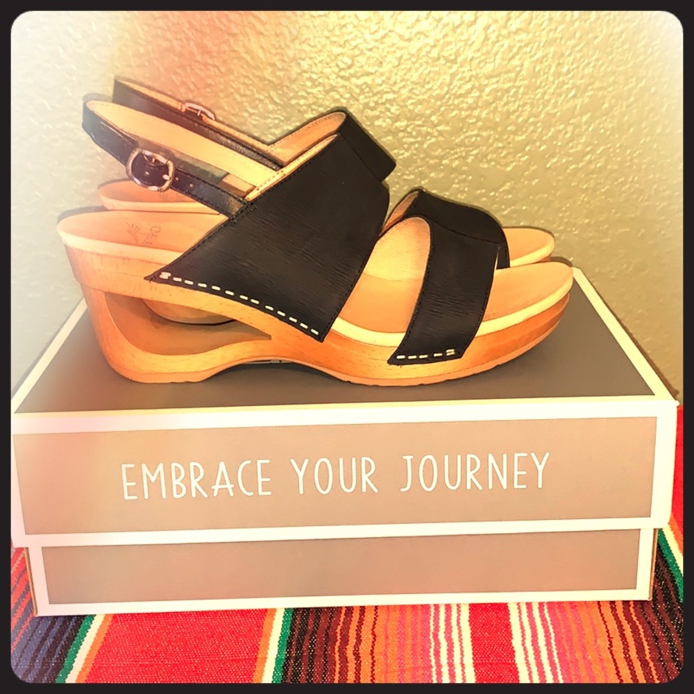 NEW SPRING 2020 DANSKO  Style: Tamia Size: 39